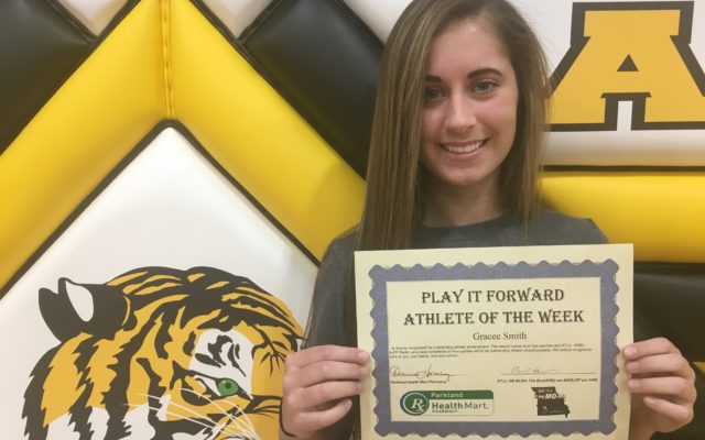 Smith Reacts To Winning Parkland Health Mart Pharmacy Play It Forward Athlete Of The Week Award