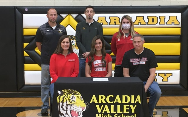 Arcadia Valley Standout Smith Signs with MAC Women’s Basketball