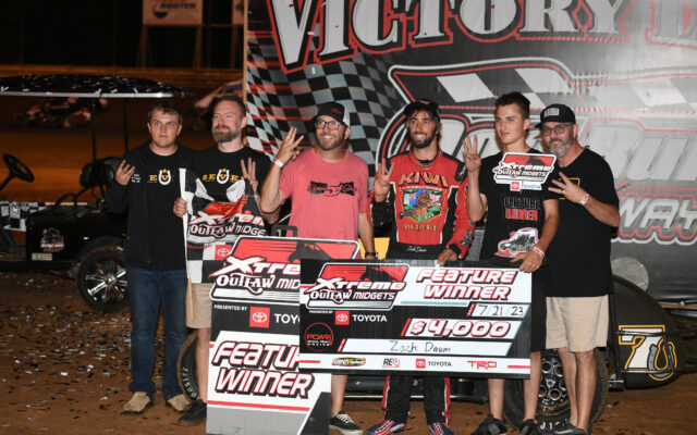 Exciting Finish to Xtreme Outlaw Midget Series Feature Race at Doe Run Raceway